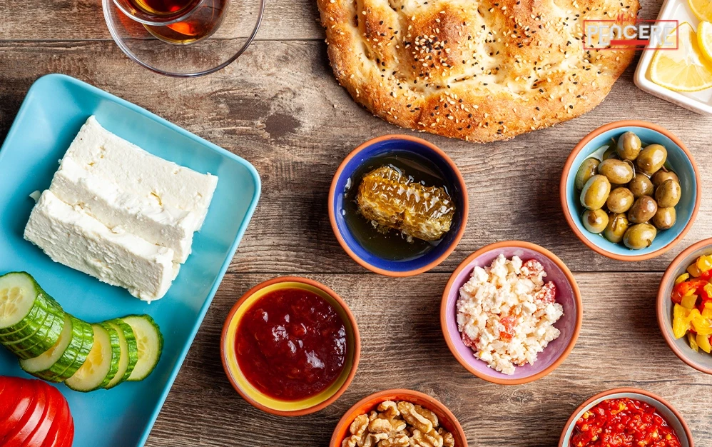 Uzmanlar, sahurda yoğurt, yumurta ve peynir gibi protein kaynaklarının; tam