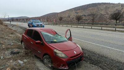 Doğanşehir’de Yağmur Kazaya Neden Oldu: Otomobil Şarampole Devrildi, 1 Yaralı Malatya’nın Doğanşehir ilçesinde yağış nedeniyle kayganlaşan yolda kontrolden çıkan otomobil