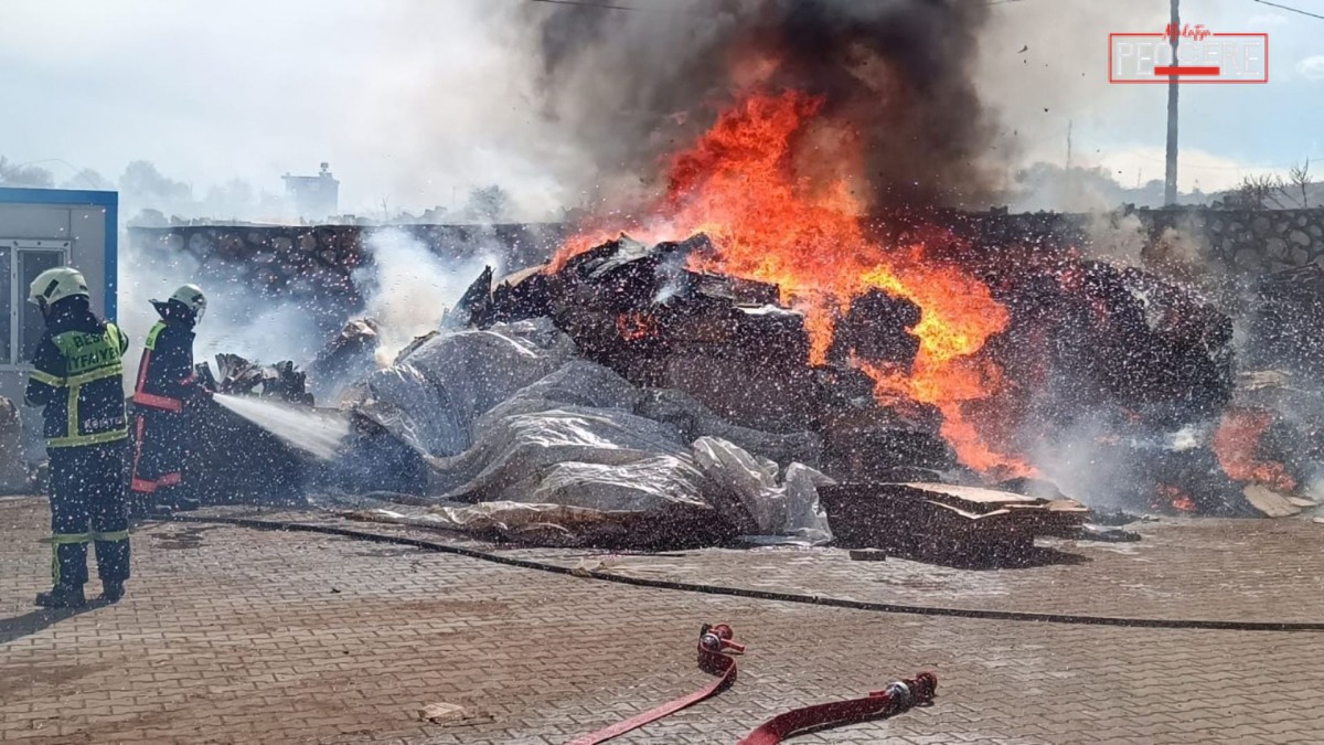 Adıyaman’ın Besni ilçesinde tütün üretim ve paketleme tesisinin bahçesinde çıkan