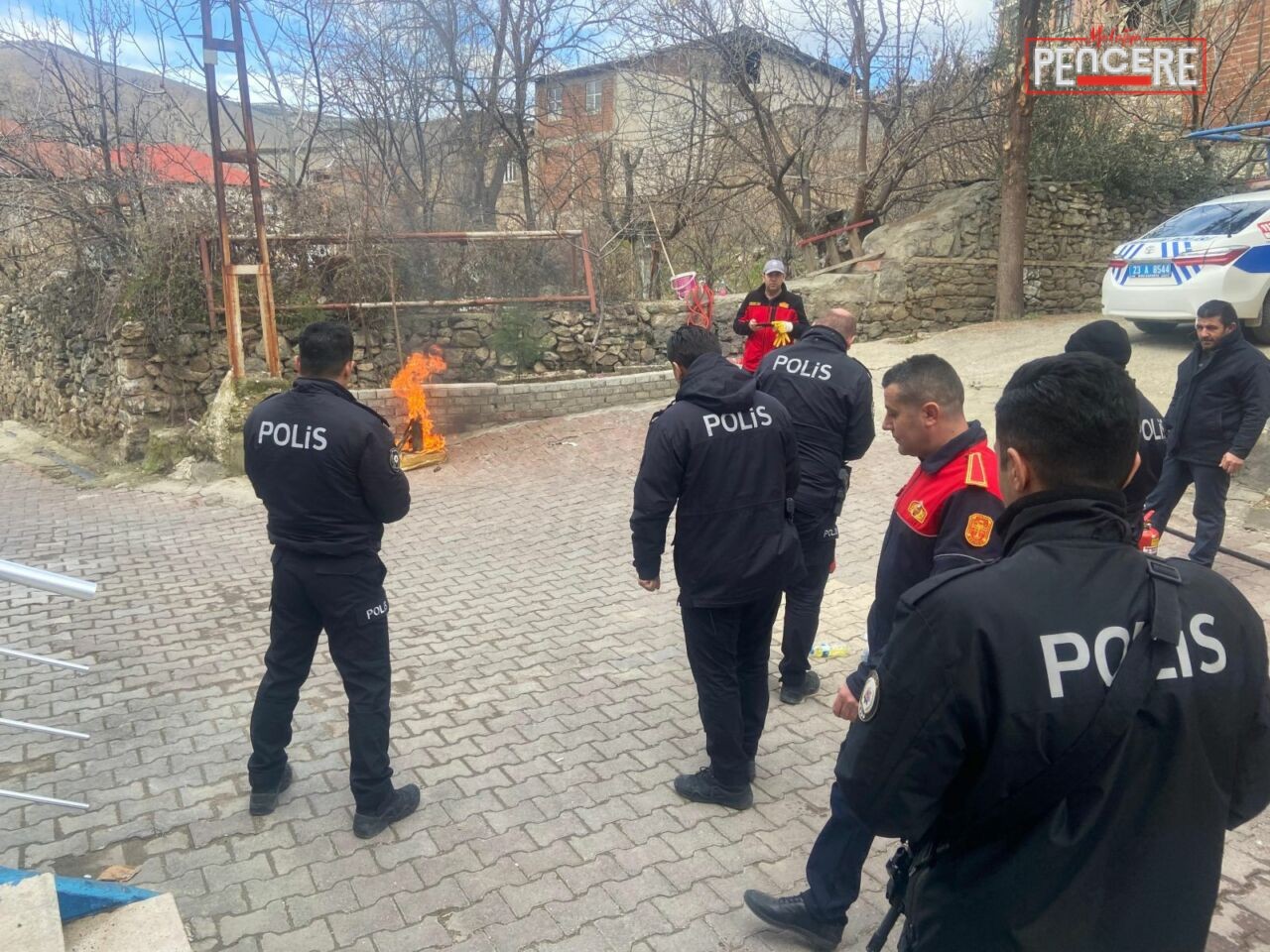 Elazığ’ın Keban ilçesinde İlçe Emniyet Müdürlüğü personeline yönelik yangın tatbikatı