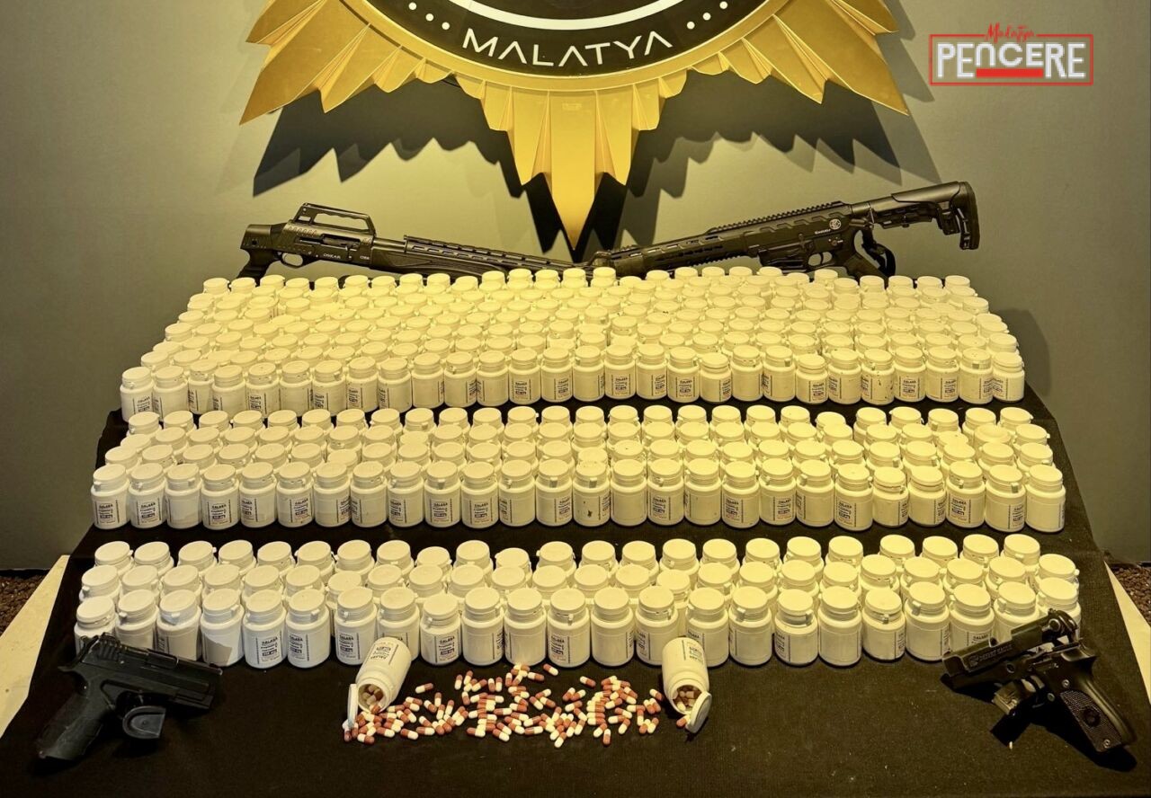 Malatya’da polis ekiplerinin düzenlediği operasyonlarda binlerce sentetik hap ve ruhsatsız