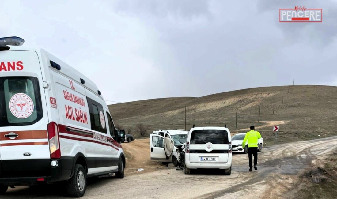 Malatya’nın Darende ilçesinde iki aracın kafa kafaya çarpıştığı kazada 4