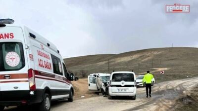 Malatya’nın Darende ilçesinde iki aracın kafa kafaya çarpıştığı kazada 4