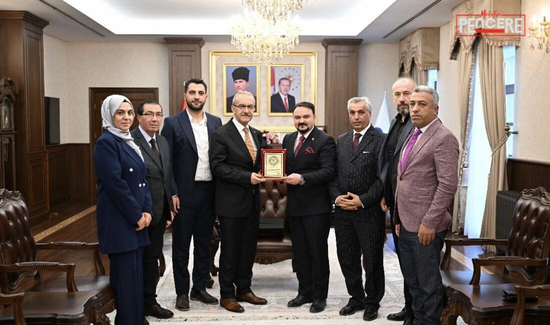 Malatya Vefa Derneği Başkanı Abdullah Şahin ve yönetim kurulu üyeleri,