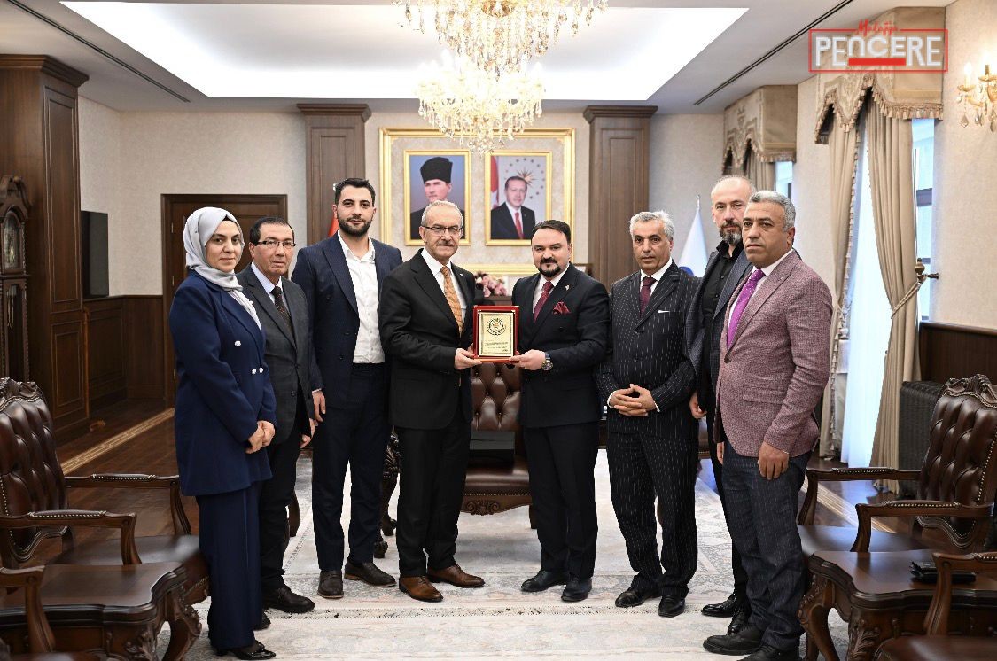 Malatya Vefa Derneği Başkanı Abdullah Şahin ve yönetim kurulu üyeleri,
