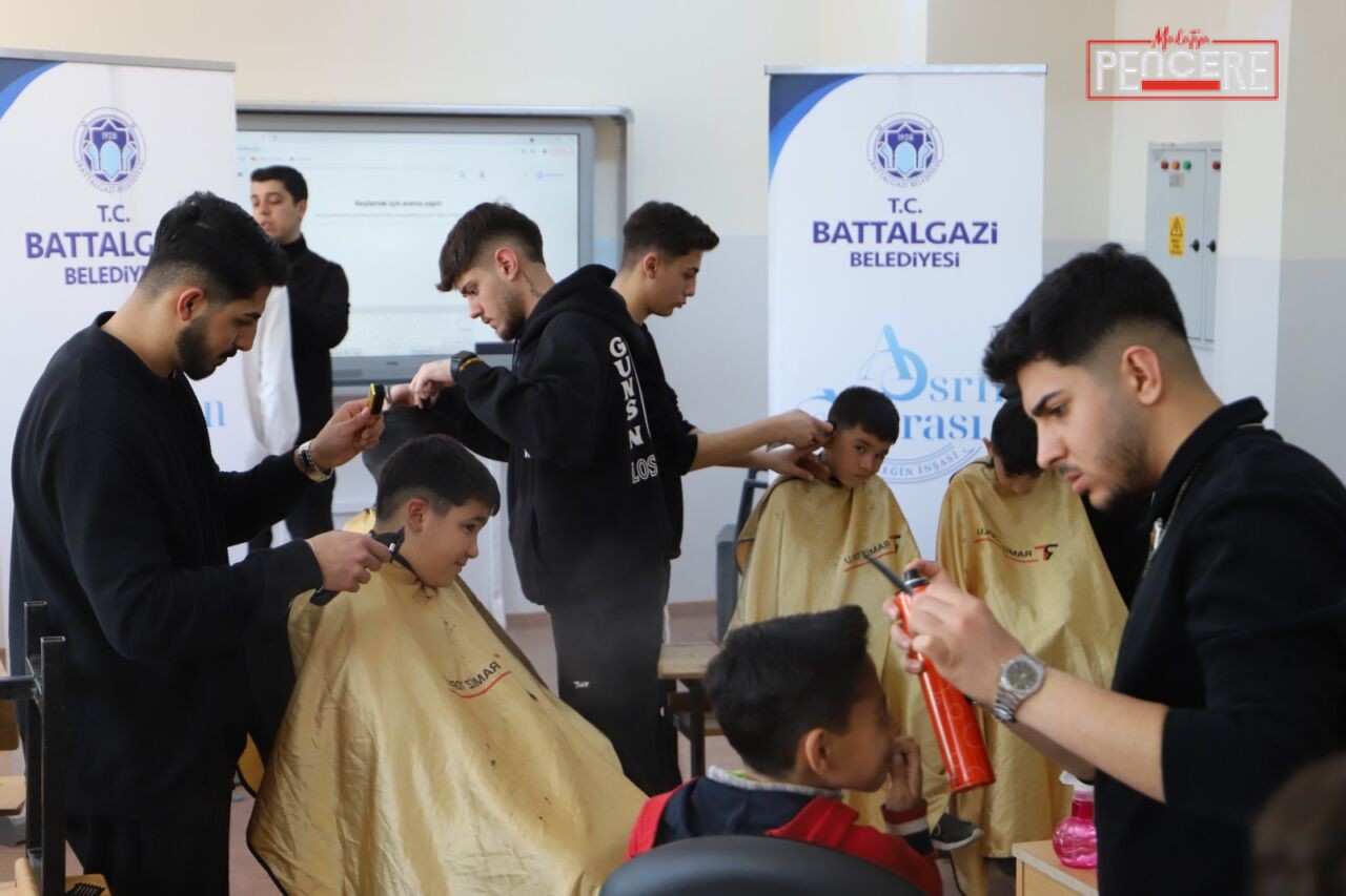 Battalgazi Belediyesi’nin düzenlediği ücretsiz tıraş etkinliğiyle çocuklar bayrama bakımlı ve