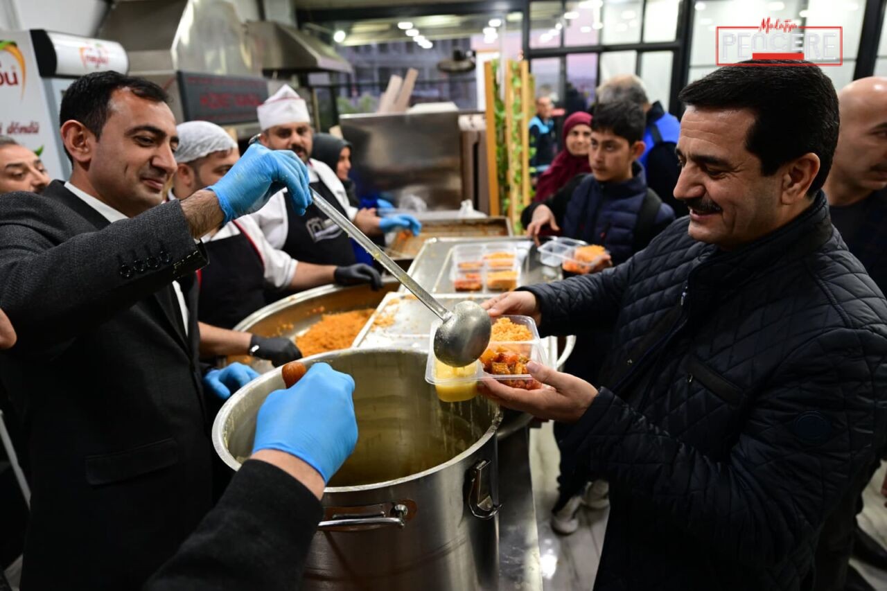 Battalgazi Belediyesi Ramazan boyunca Hizmet Lokantası’nda düzenlenen iftar programlarında Başkan