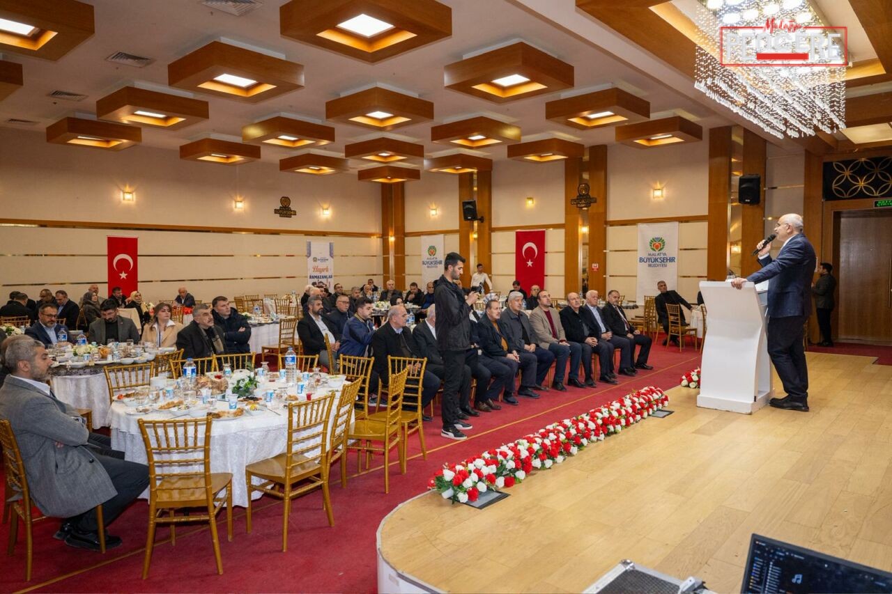 Malatya Büyükşehir Belediye Başkanı Sami Er, Büyükşehir Belediyesi Meclis Üyeleriyle