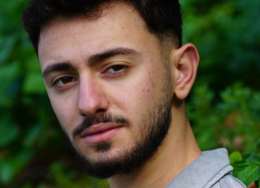 Genç müzisyen Samet Cengi, duygularından beslenen eserleri ve kendi söz-besteleriyle
