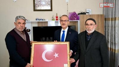 Malatya Valisi Seddar Yavuz, bayram dolayısıyla Polis Memuru Okan Doğan,