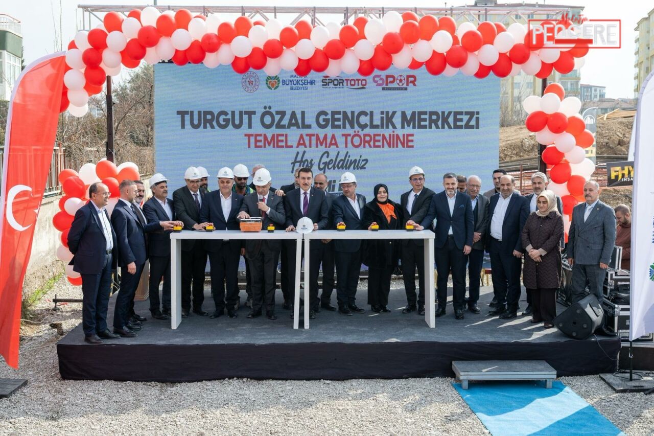 Malatya Büyükşehir Belediye Başkanı Sami Er, Turgut Özal Gençlik Merkezi’nin