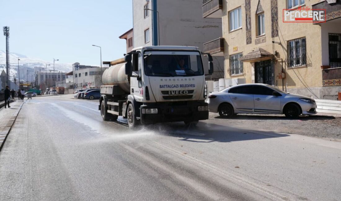 Battalgazi Belediyesi ekipleri, Selçuklu Mahallesi’nde bulunan Derme Deresi Parkı çevresinde