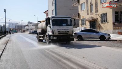 Battalgazi Belediyesi ekipleri, Selçuklu Mahallesi’nde bulunan Derme Deresi Parkı çevresinde