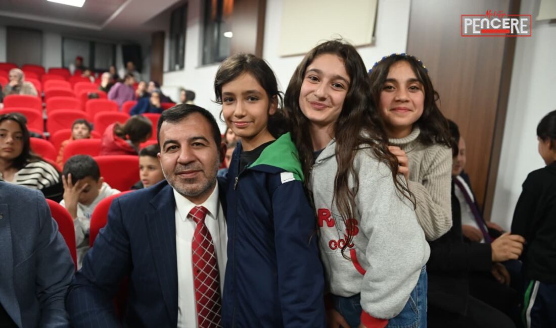 Malatya Pütürge Belediye Başkanı Mikail Sülük, ilçedeki yatılı okul öğrencileri,
