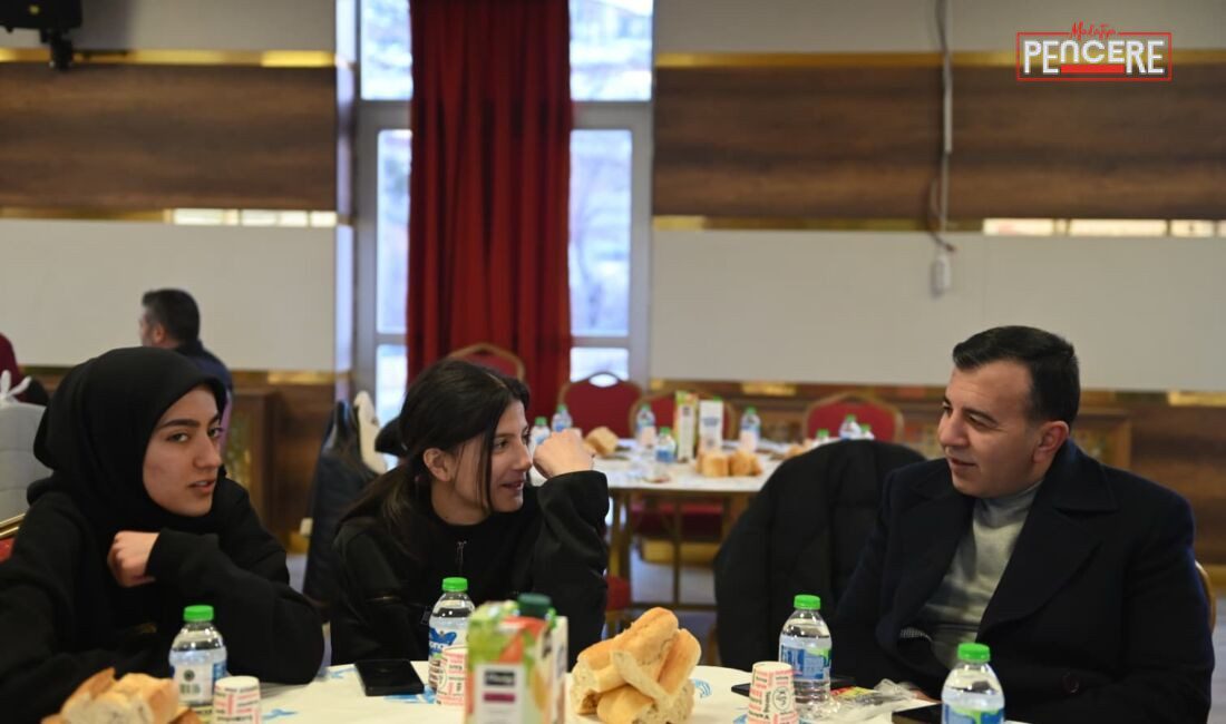 Pütürge Belediye Başkanı Mikail Sülük, İmam Hatip Kız Öğrenci Yurdu’ndaki