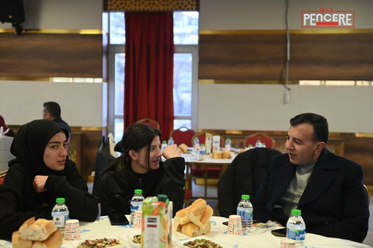Pütürge Belediye Başkanı Mikail Sülük, İmam Hatip Kız Öğrenci Yurdu’ndaki