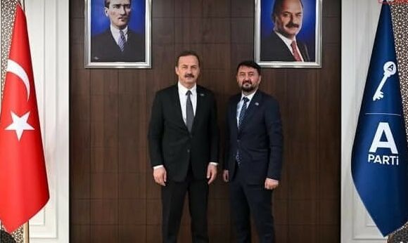 Yavuz Ağıralioğlu ile Genel Merkezde bir araya gelen İl Başkanı