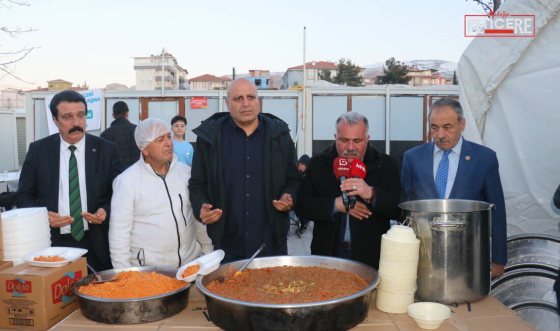 Malatya’da kurulan iftar çadırında vatandaşlar Ramazan’ın bereketini birlikte paylaştı. Programda