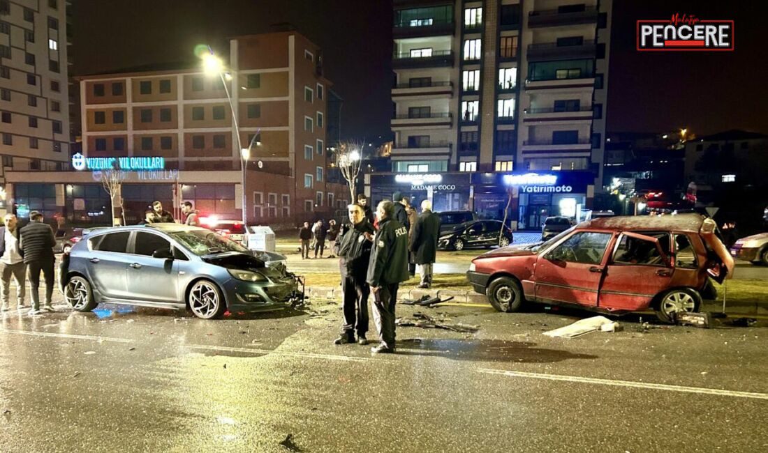 Malatya’nın Yeşilyurt ilçesinde iki otomobilin çarpışması sonucu meydana gelen trafik
