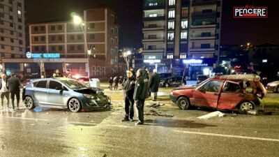 Malatya’nın Yeşilyurt ilçesinde iki otomobilin çarpışması sonucu meydana gelen trafik