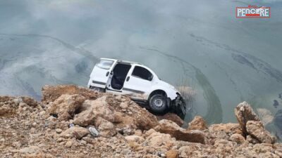Malatya’da Beylerderesi Göleti’ne doğru yuvarlanan otomobil, suya düşmesine ramak kala