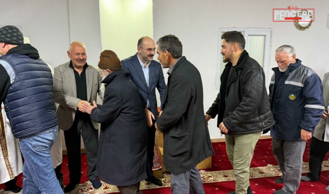 Malatya’nın Doğanşehir ilçesinde bayram namazı sonrası düzenlenen programda protokol ve