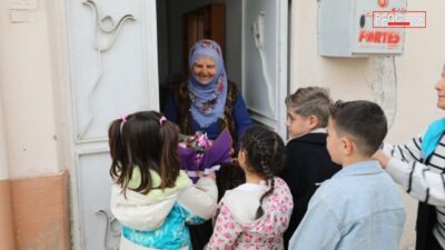 Battalgazi Belediyesi, bayram dolayısıyla çocuklarla birlikte yaşlı vatandaşları ziyaret ederek
