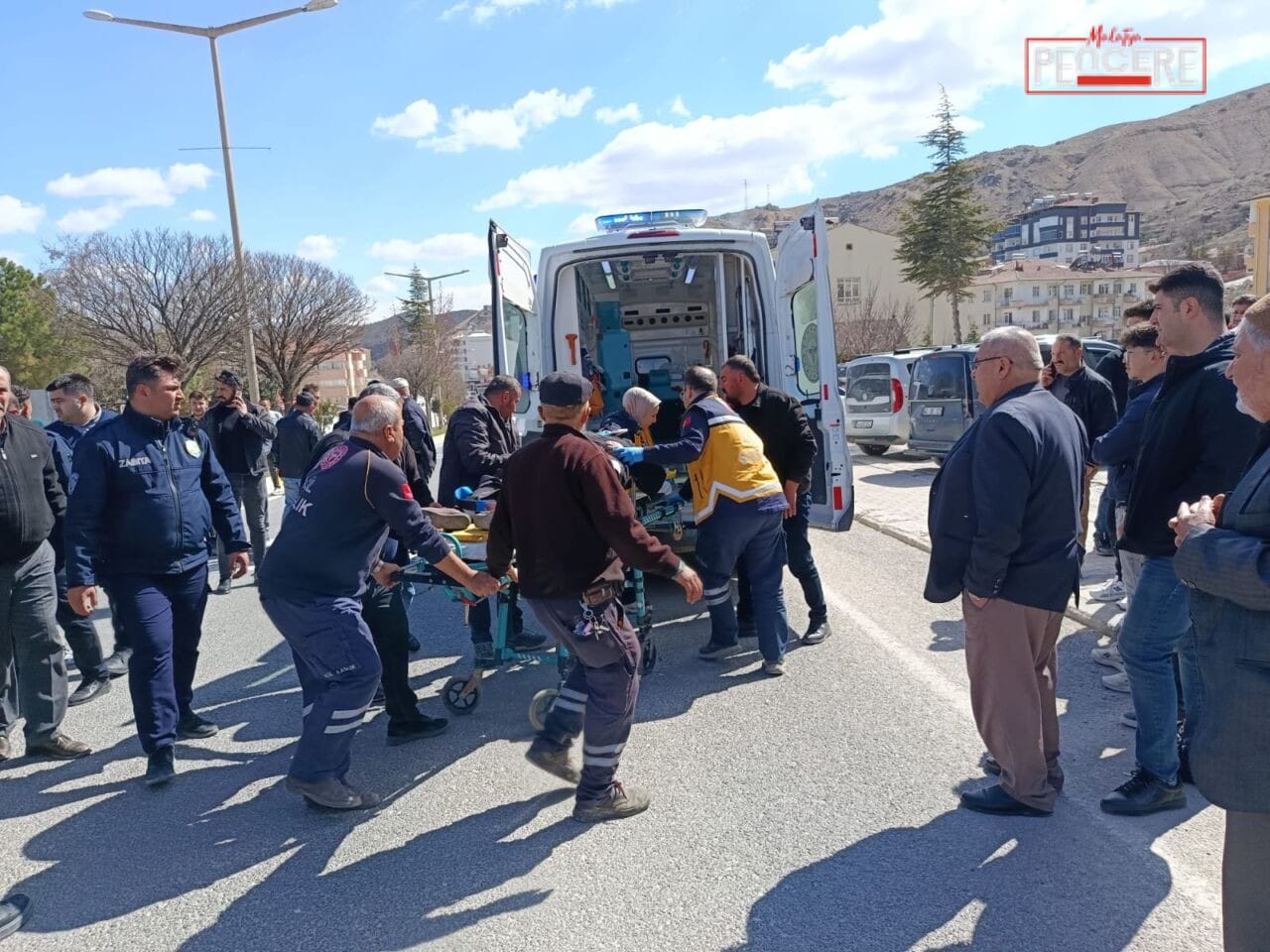 Malatya’nın Darende ilçesinde meydana gelen trafik kazasında, karşıdan karşıya geçmeye