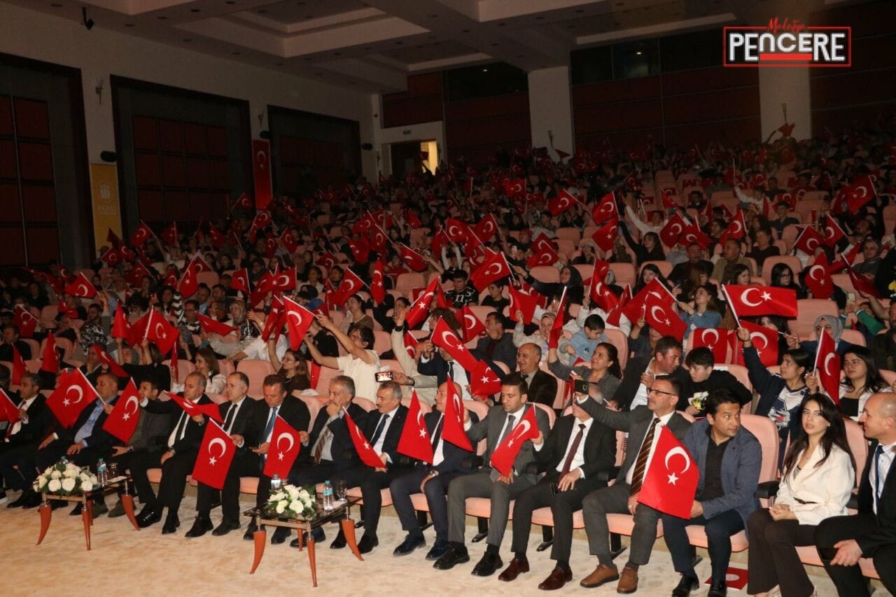 Malatya’da düzenlenen “Kim Var?” sanat etkinliği, sanatçı Yücel Arzen Hacıoğulları’nın