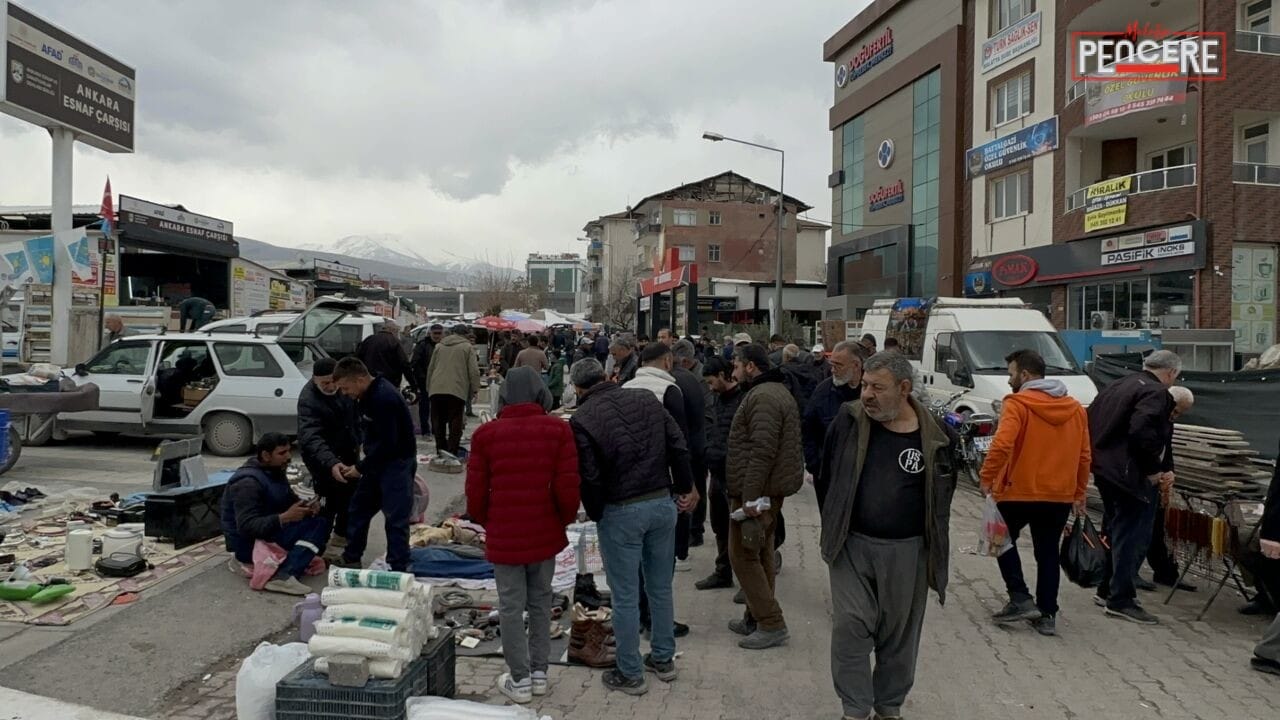 Malatya’da her pazar günü kurulan ikinci el pazarı, binlerce ziyaretçiyi