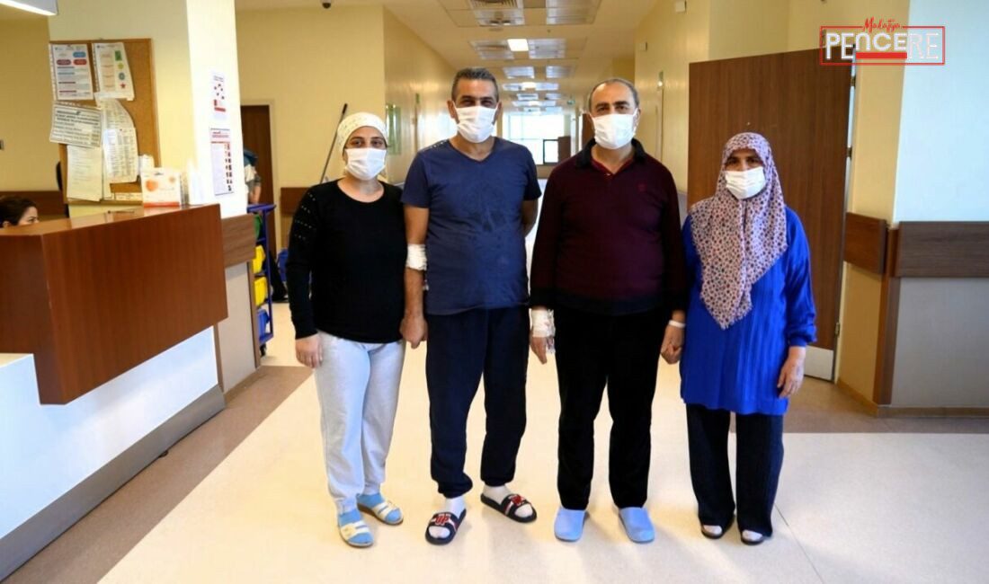 Malatya Turgut Özal Tıp Merkezi’nde, doku uyumsuzluğu nedeniyle eşlerine böbrek