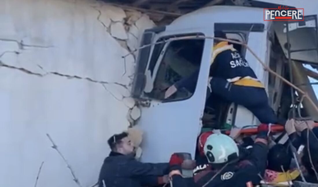 Malatya’nın Battalgazi ilçesinde freni patlayan kamyon kontrolden çıkarak tek katlı