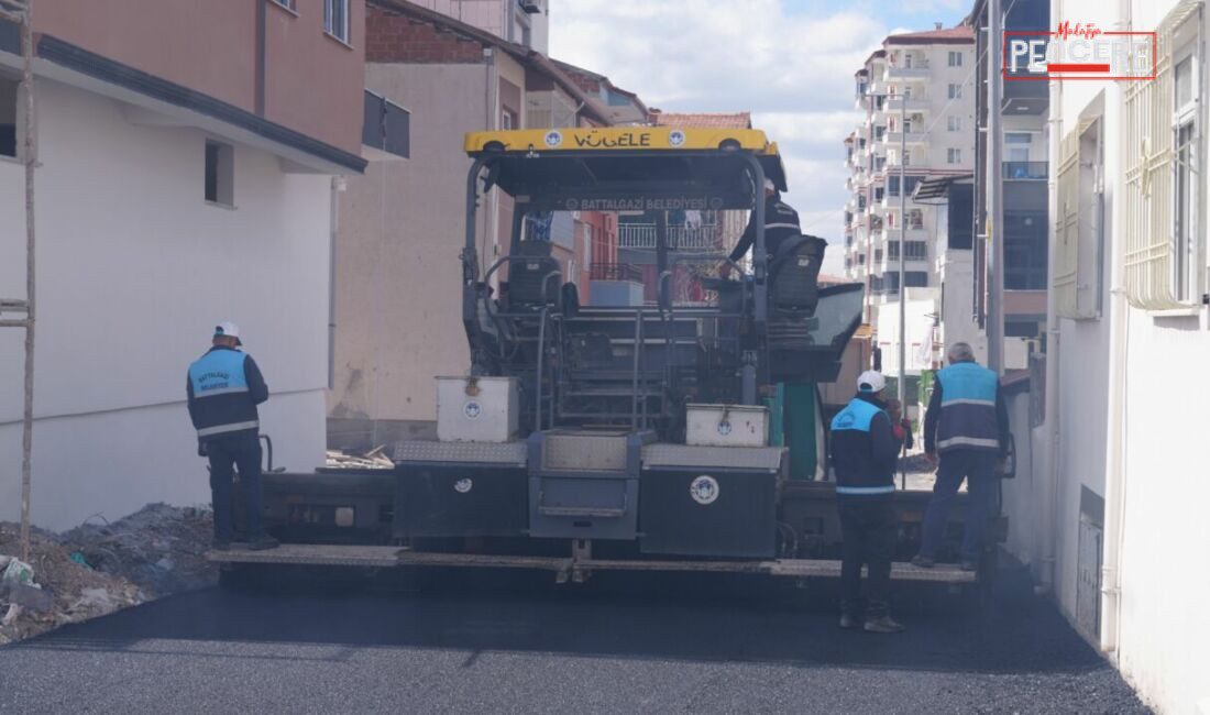Battalgazi Belediyesi, hava sıcaklıklarının artmasıyla birlikte ilçe genelindeki yol yenileme