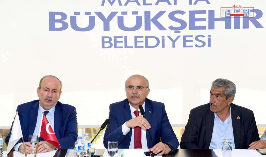 Malatya Büyükşehir Belediye Başkanı Sami Er, muhtarlarla yaptığı toplantıda şehirde