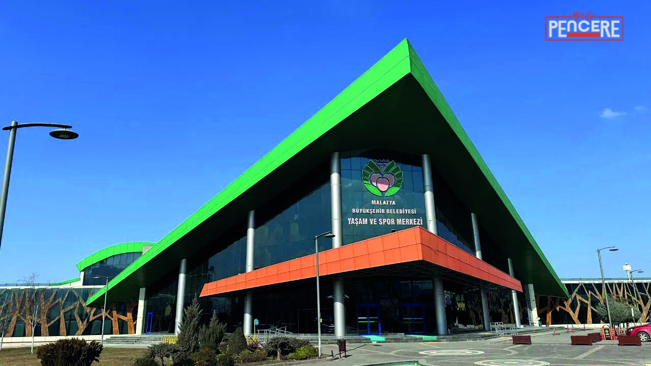 Malatya’da Malatya Büyükşehir Belediyesi’ne ait Malatya Yaşam Merkezi içerisindeki yüzme