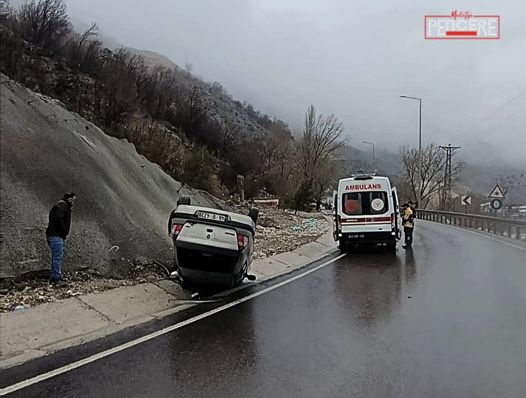 Malatya’nın Doğanşehir ilçesinde meydana gelen trafik kazasında kontrolden çıkan otomobil