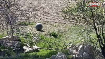 Baskil İlçesinde Tarlada Bulunan Cisim Güvenlik Çemberine Alındı Elazığ’ın Baskil ilçesinde boş arazide bulunan şüpheli metal cisim, bölgede