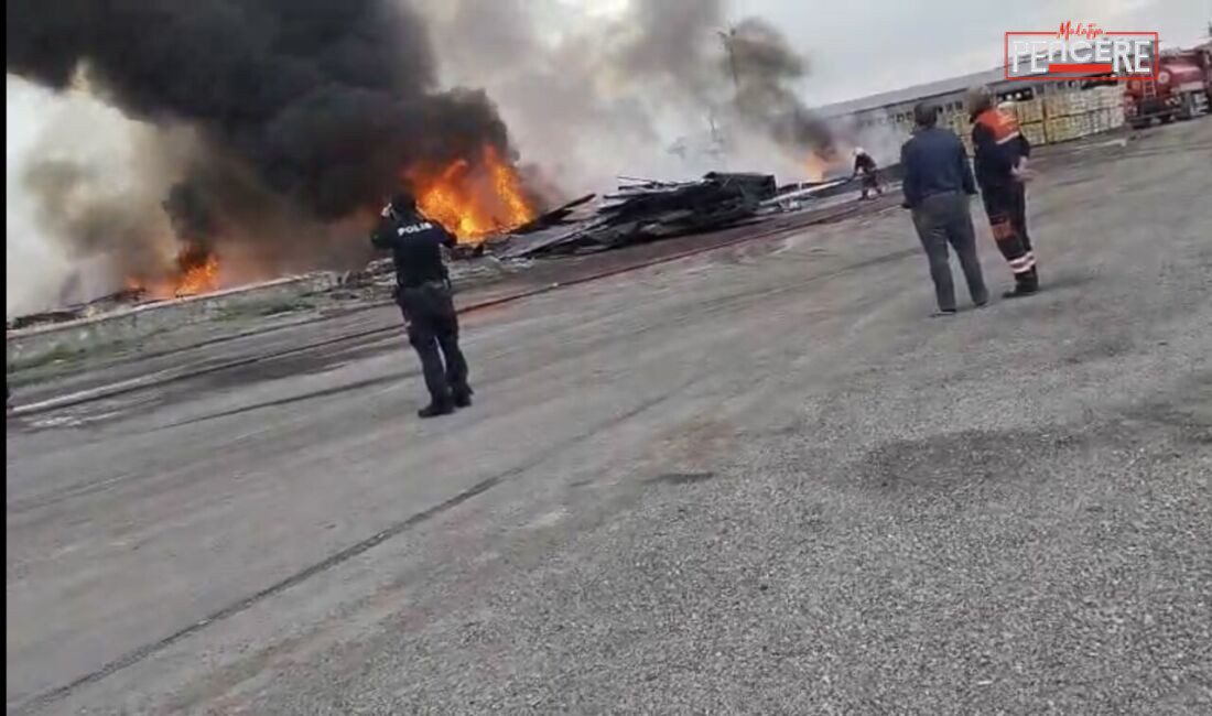 Malatya’nın Yeşilyurt ilçesinde Karayolları Şefliği’nde asfalt ve zift malzemelerinin bulunduğu