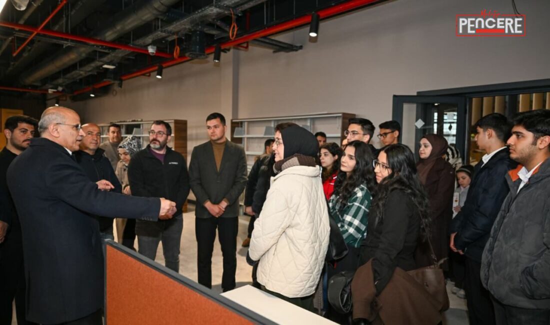 Malatya Büyükşehir Belediye Başkanı Sami Er, belediye binası içerisinde yapımı