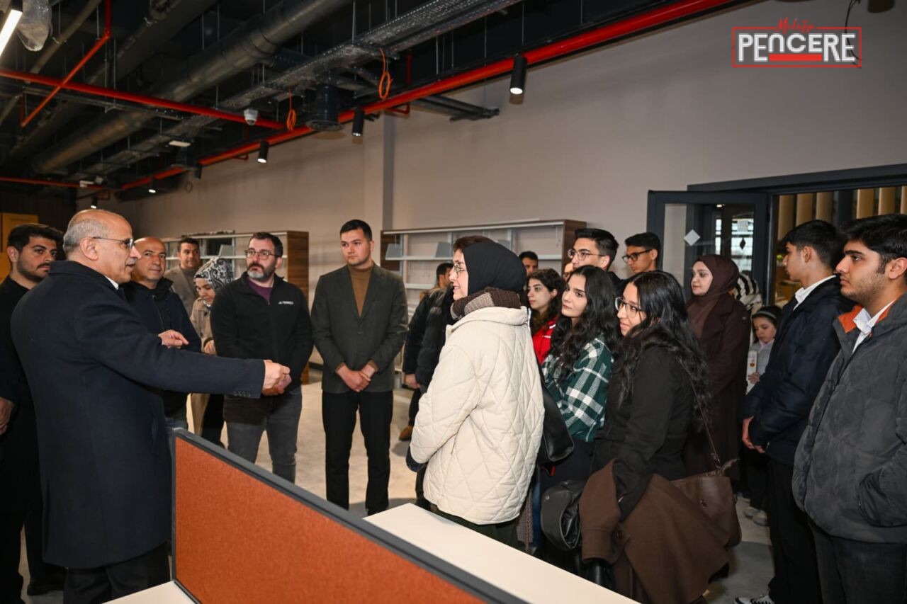 Malatya Büyükşehir Belediye Başkanı Sami Er, belediye binası içerisinde yapımı