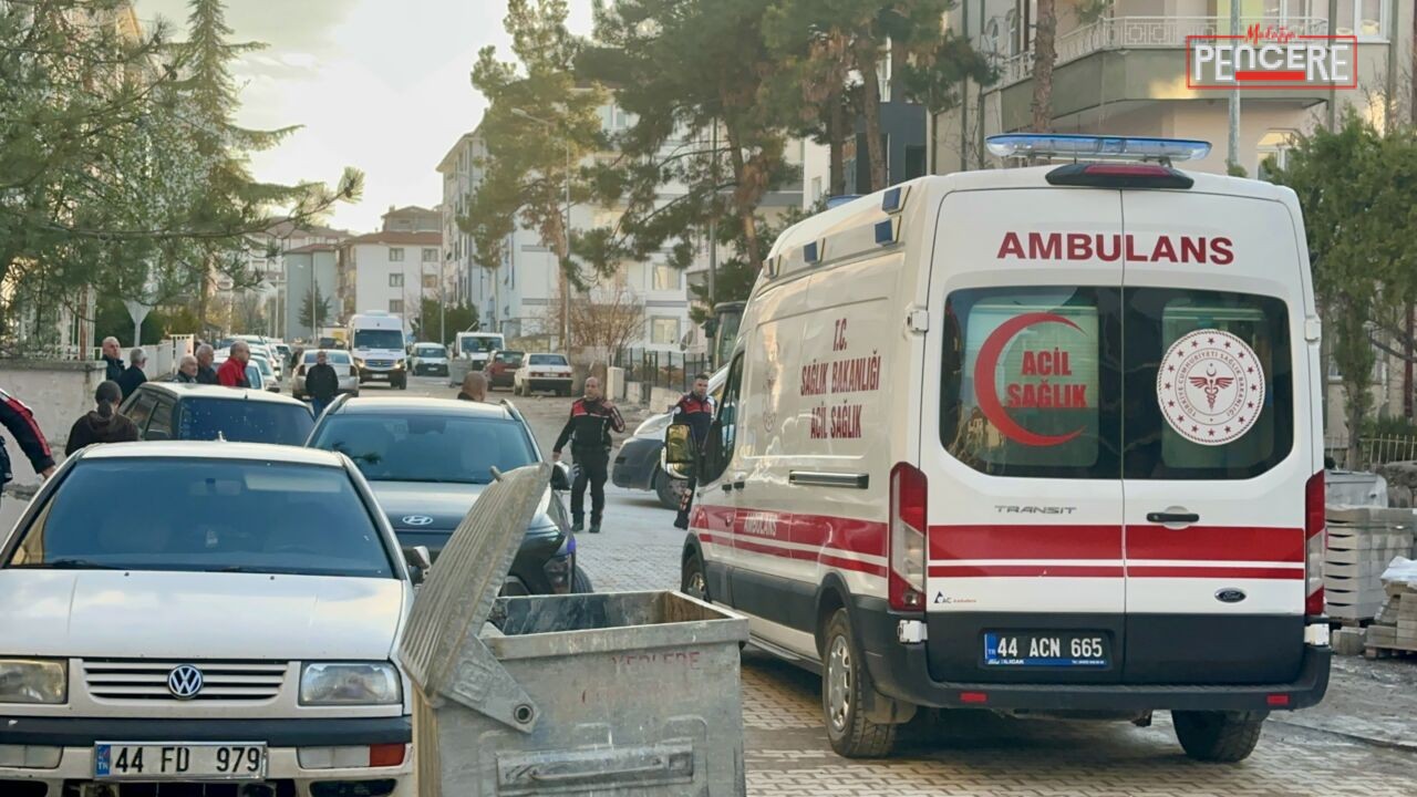Zaviye Mahallesinde çıkan kavgada baba ile oğlu bıçakla yaralandı. Olayın