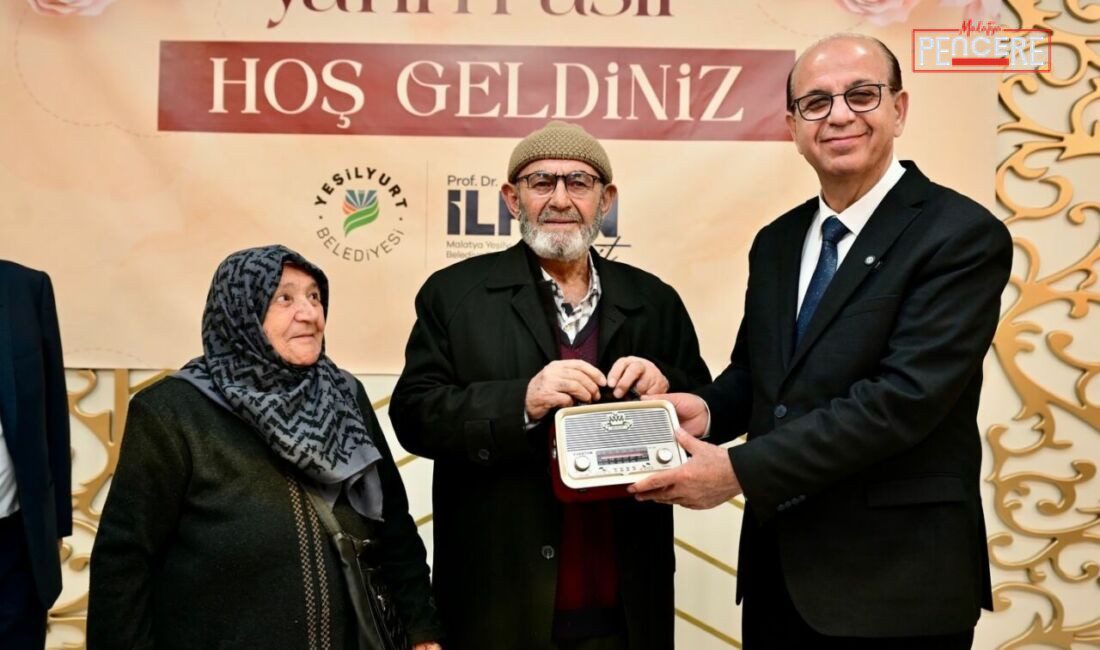 Yeşilyurt Belediyesi tarafından düzenlenen “Bir Yastıkta Yarım Asır” programı, evliliklerinde