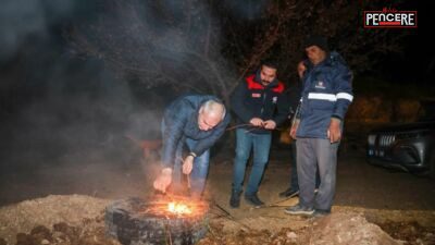 Malatya’da Kayısı Mesaisi: Üretici Bahçede, Ekipler Sahada Don Nöbetinde! Malatya’da etkili olan zirai don riski nedeniyle kayısı üreticileri bahçelerinde