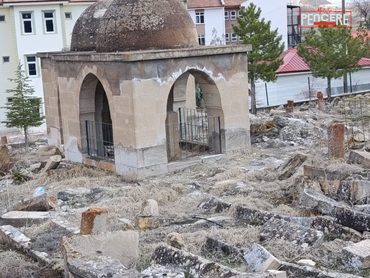Malatya’nın Darende ilçesinde bulunan tarihi Heyiketeği Mezarlığı, doğal koşullar ve
