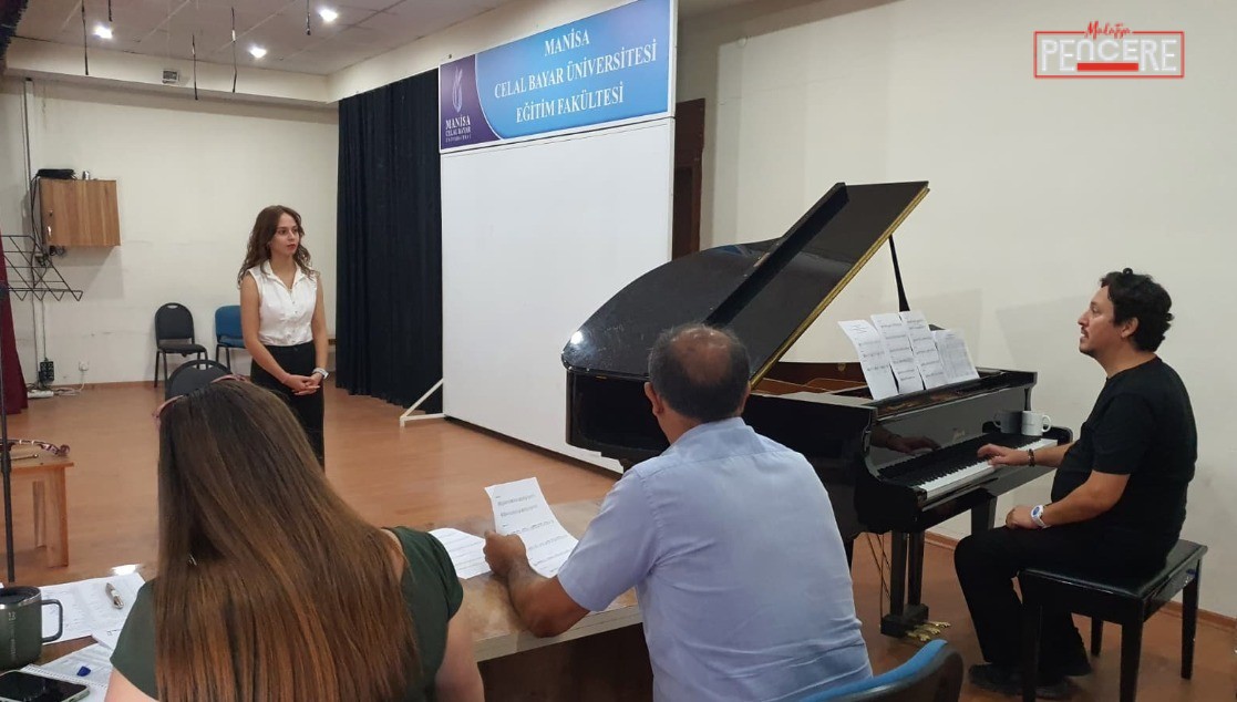 Demirci Eğitim Fakültesi’nde görev yapan Doç. Kutup Ata Tuncer, gündüz
