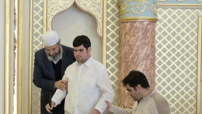 İstanbul’da düzenlenen sosyal sorumluluk programında 400 görme engelli vatandaşa beyaz