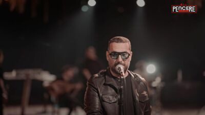 Türk müziğinin güçlü yorumcularından Ümit Yaşar, söz ve müziği Ersay