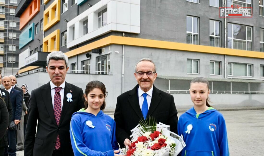 Malatya’da İnönü Ortaokulu’nda düzenlenen “En İyi Narkotik Polisi: Anne” eğitim