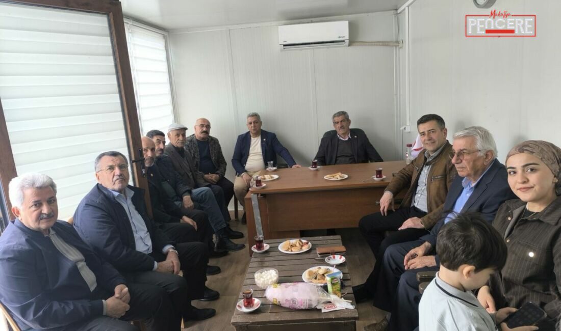 Malatya’nın Battalgazi ilçesinde mahalle muhtarlarıyla bir araya gelen CHP heyeti,