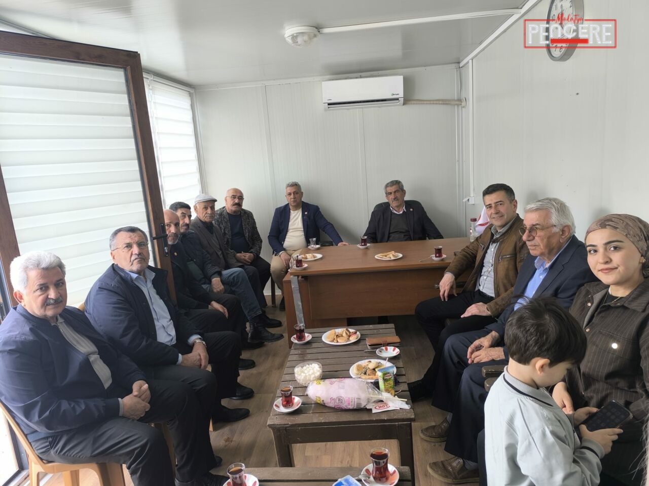 Malatya’nın Battalgazi ilçesinde mahalle muhtarlarıyla bir araya gelen CHP heyeti,
